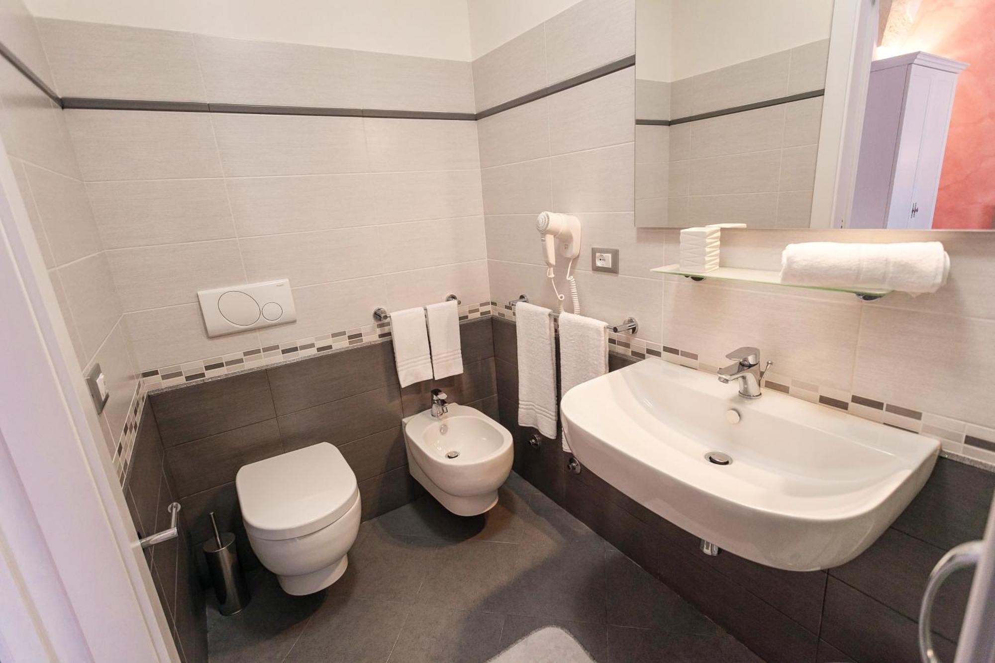 Le Radici Hotel อุจจาโน ลาเคียซา ภายนอก รูปภาพ