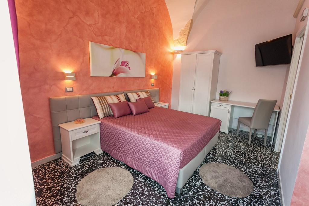 Le Radici Hotel อุจจาโน ลาเคียซา ภายนอก รูปภาพ