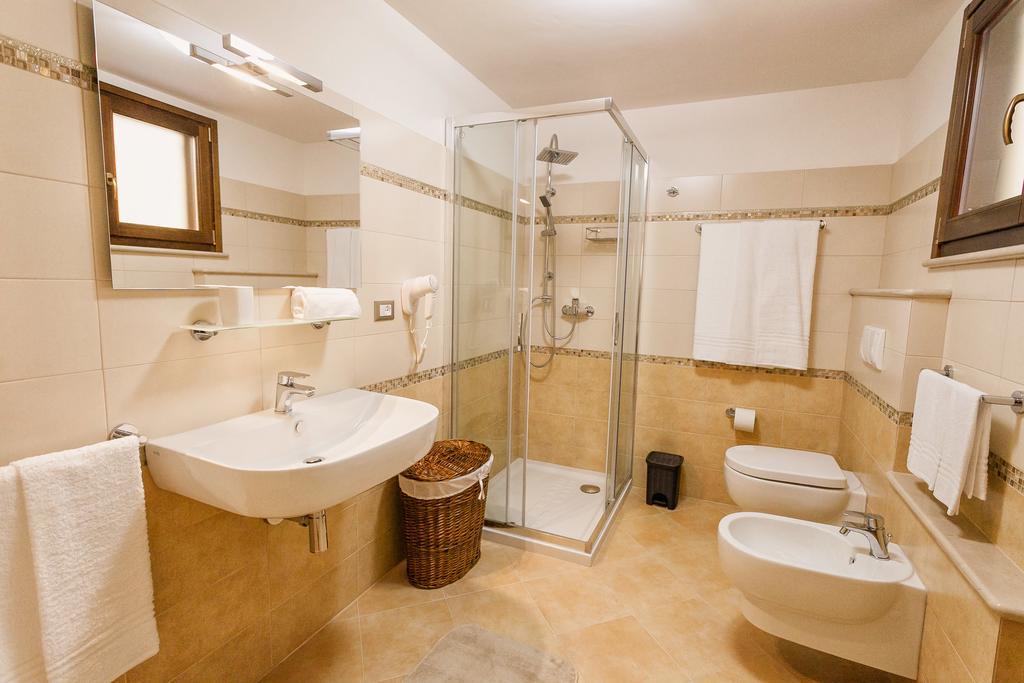 Le Radici Hotel อุจจาโน ลาเคียซา ภายนอก รูปภาพ